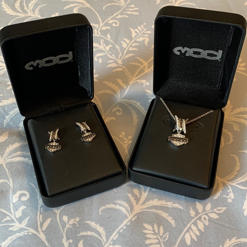 BNWT Matching Harley-Davidson Earrings and Necklace